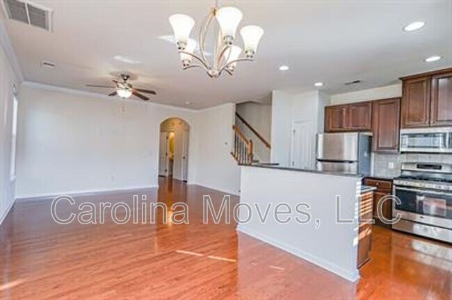 Building Photo - 414 Christiane Way