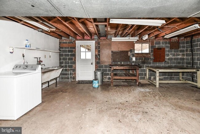 Building Photo - 5508 Inverchapel Rd