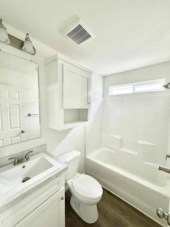 Building Photo - Ready to move in 2 bed 1 bath home!