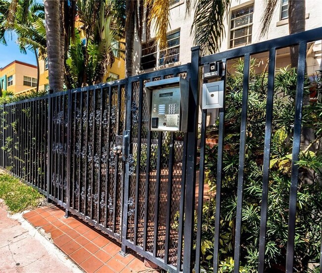 Building Photo - 1320 Drexel Ave