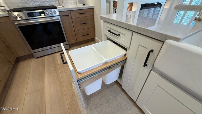 Building Photo - 3439 Highwood Ct