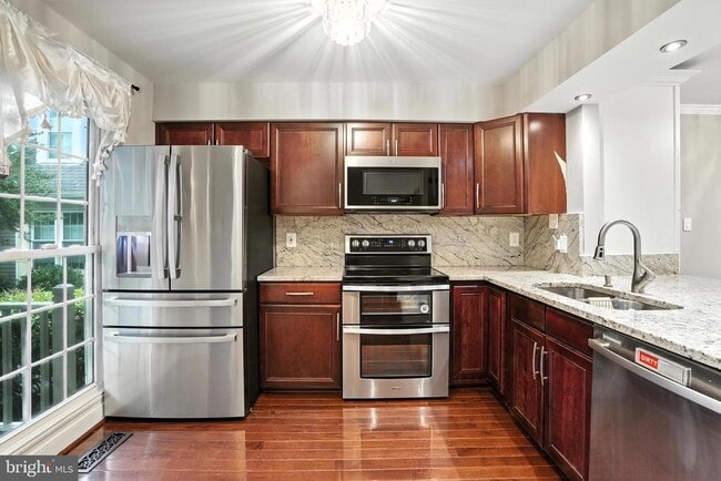 Building Photo - 12863 Mill Brook Ct