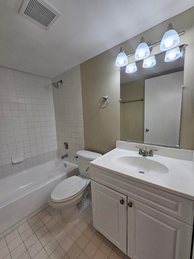 Building Photo - 2000 N Congress Ave