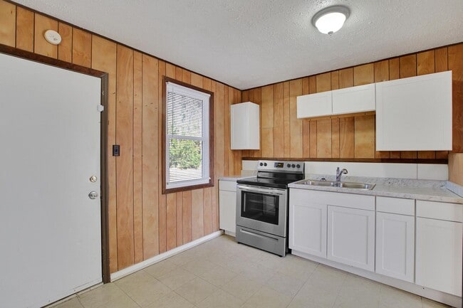 Building Photo - 2 Bedroom Duplex in Jacksonville