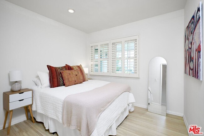 Building Photo - 7822 Bleriot Ave