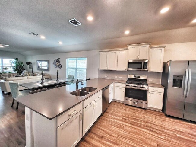 Building Photo - 5421 Bellissima Way