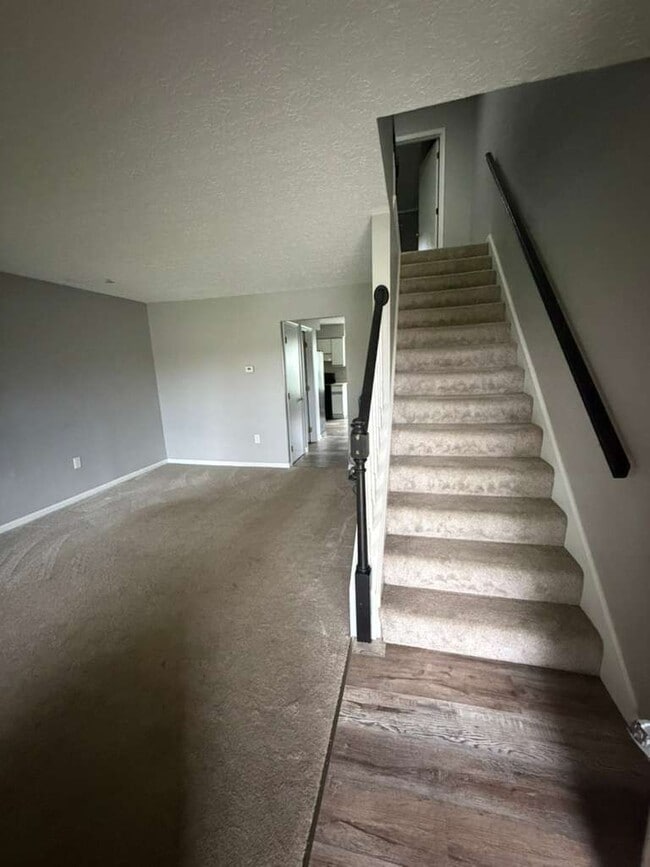 Building Photo - 310 Powell Rd