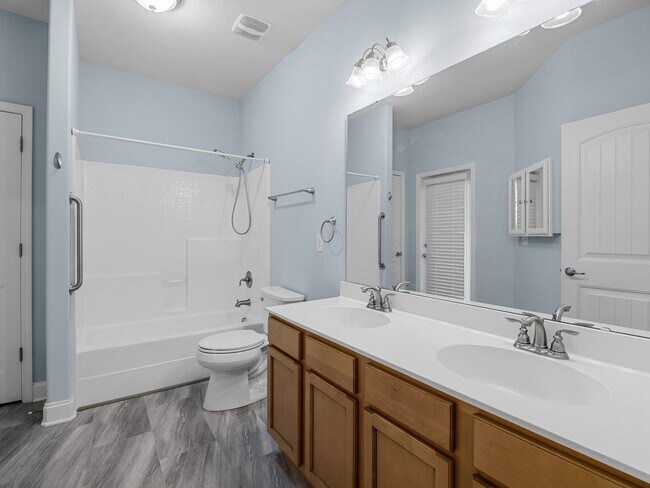 Building Photo - LUXURY RENTAL: Exquisite 4 BR, 2 BA, 2 Car...