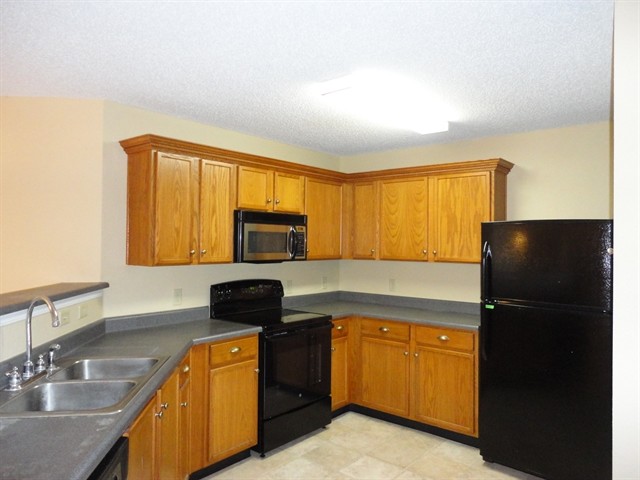 Building Photo - 1619 Howell Dr