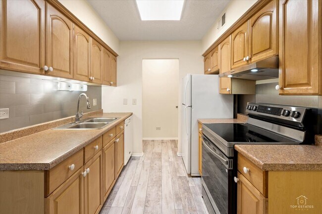 Building Photo - 909 Buccaneer Dr