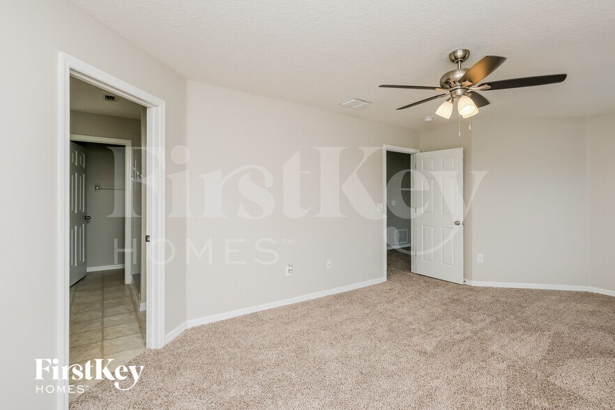 Building Photo - 4925 Woodmere Rd