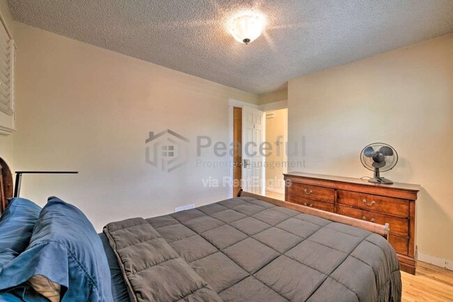 Building Photo - 462 E Haven Ave