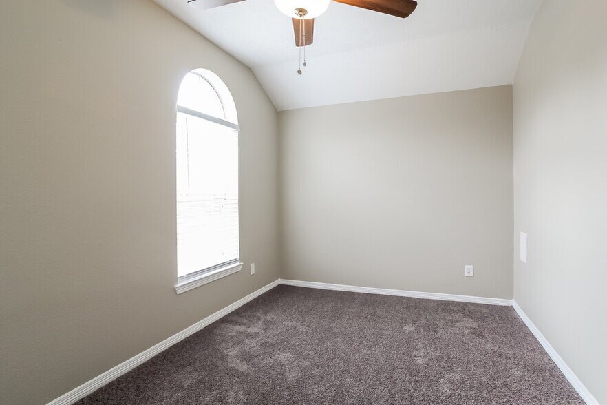 Building Photo - 26614 Cypresswood Dr