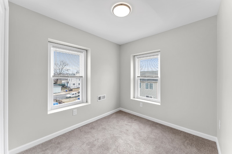 Building Photo - 320 Market St