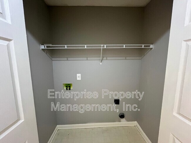 Building Photo - 1096 Sunstar Dr