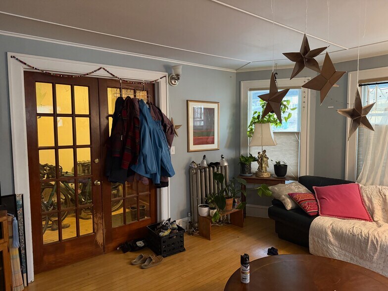 Building Photo - 289 S Winooski Ave