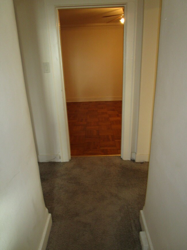 Building Photo - 5920 Walnut St