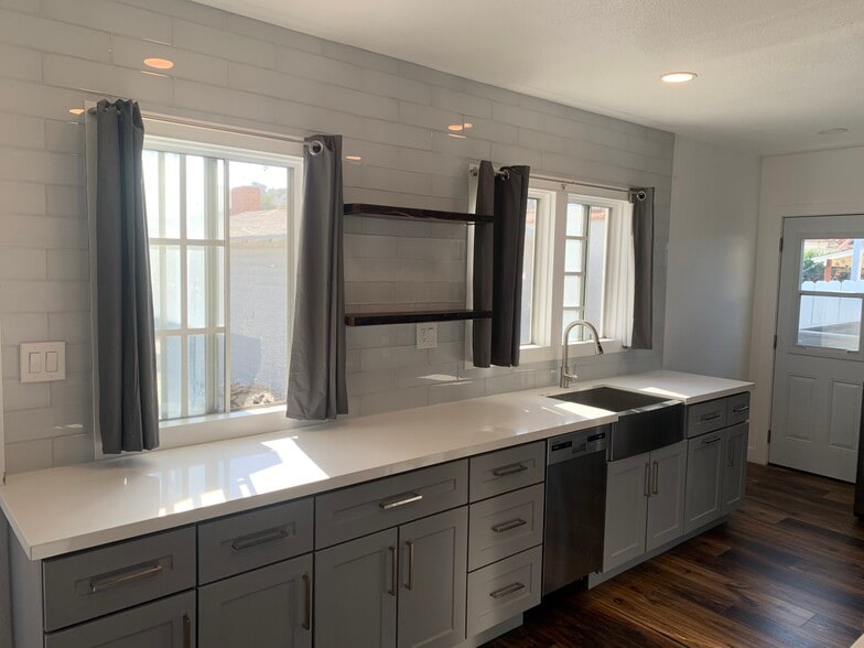 Building Photo - 754 West 18th Street