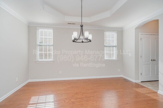 Building Photo - 5608 Cactus Valley Rd