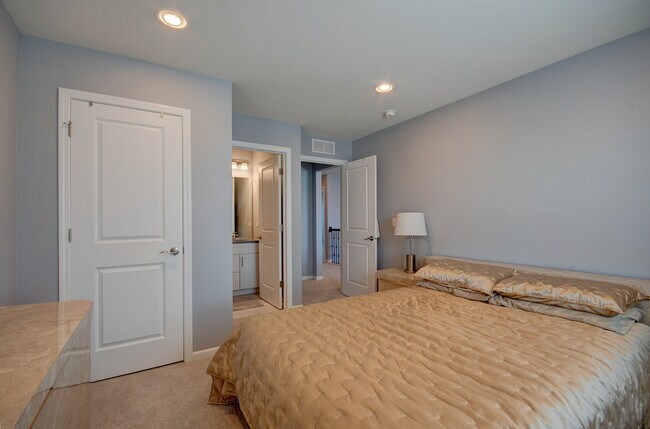 Building Photo - 15728 Brookshore Dr