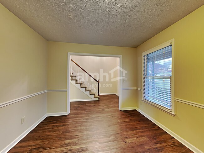 Building Photo - 214 St Lukes Ln