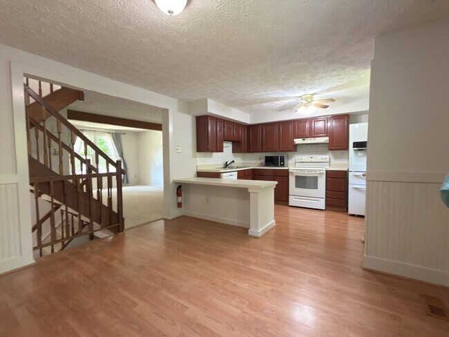 Building Photo - 3 Bed 4 Bath Townhome for Rent in Fairfax, VA!