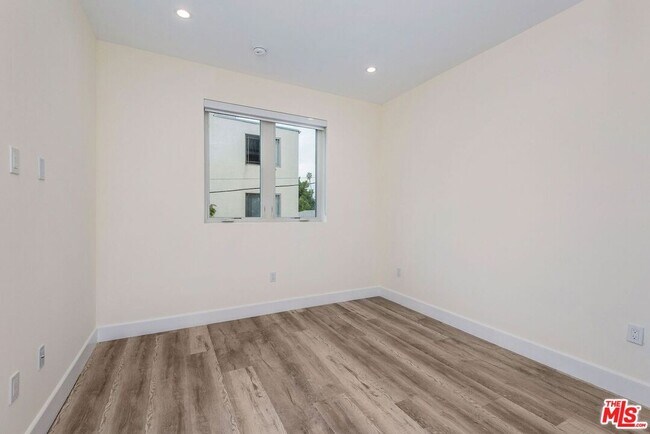 Building Photo - 1237 S Holt Ave