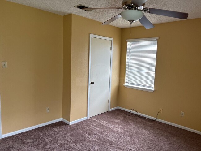 Building Photo - 820 Michelle Dr