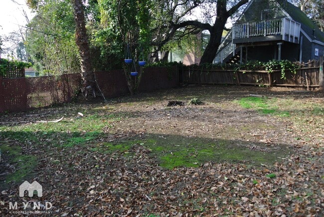 Building Photo - 2141 Royal Oaks Dr