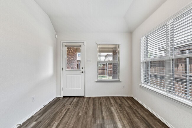 Building Photo - Great 4 Bdrm 2 Bath Home in Aubrey Tx