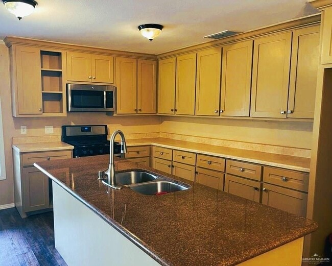 Building Photo - 10 Jesus R Cruz