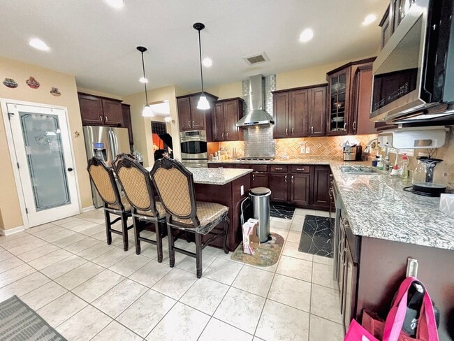 Building Photo - ONE OF A KIND 5bed/4bath!  *HOME THEATER* ...