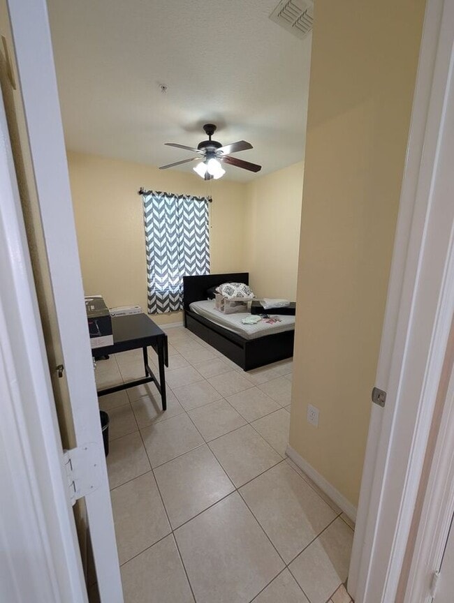 Building Photo - 3 Bedrooms 2 baths Immaculate condominium ...