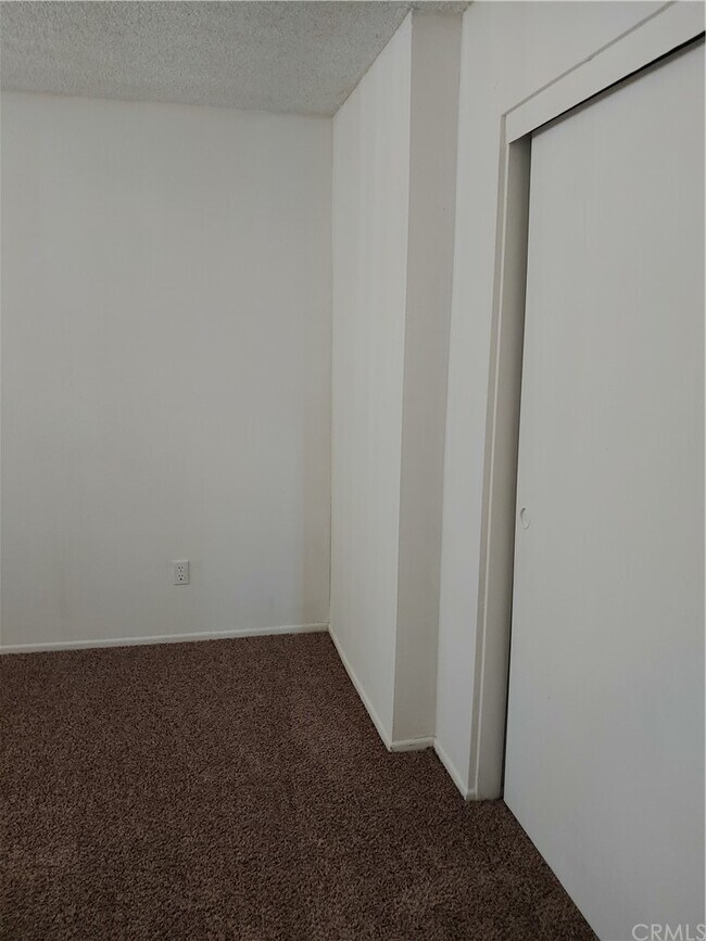 Building Photo - 16961 Green Ln