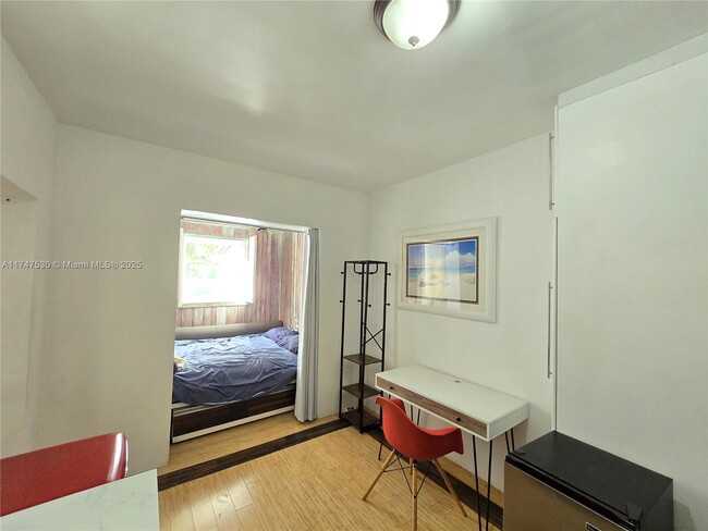 Building Photo - 1252 SW 23rd St
