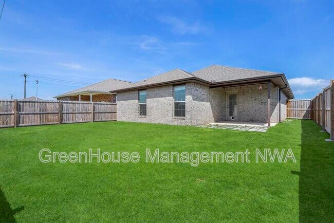 Building Photo - 6111 NW McClellen St