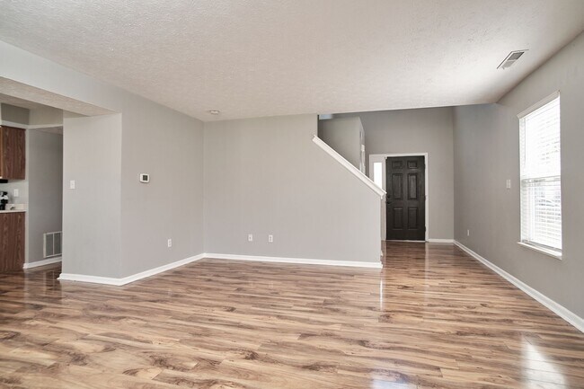 Building Photo - For Rent-4BDRM, 2.5BA Home in Ashwood