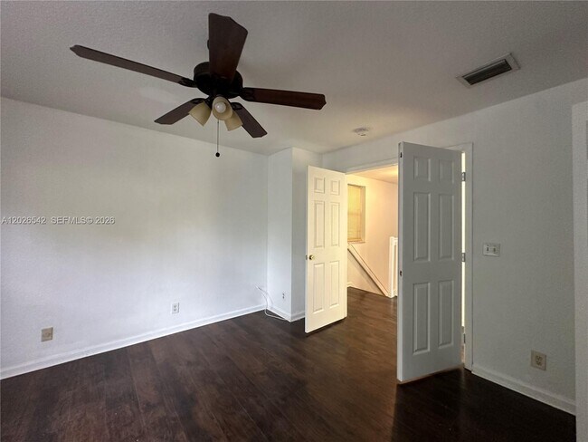 Building Photo - 824 Summit Lake Dr