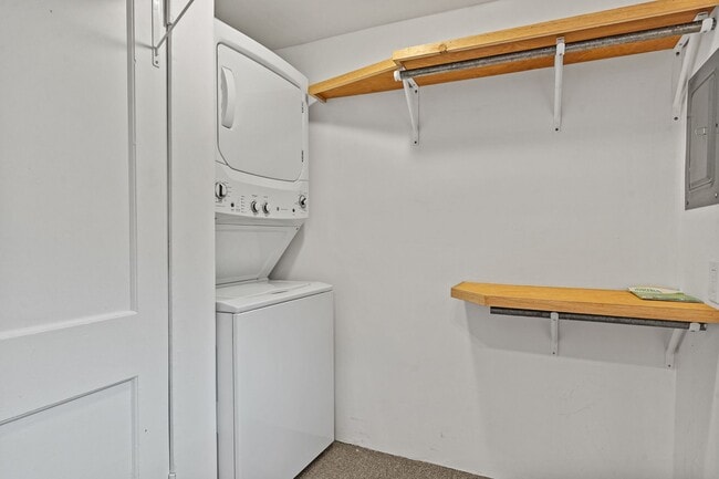 Building Photo - Peaceful Octagonal Studio in Sol Y Lomas