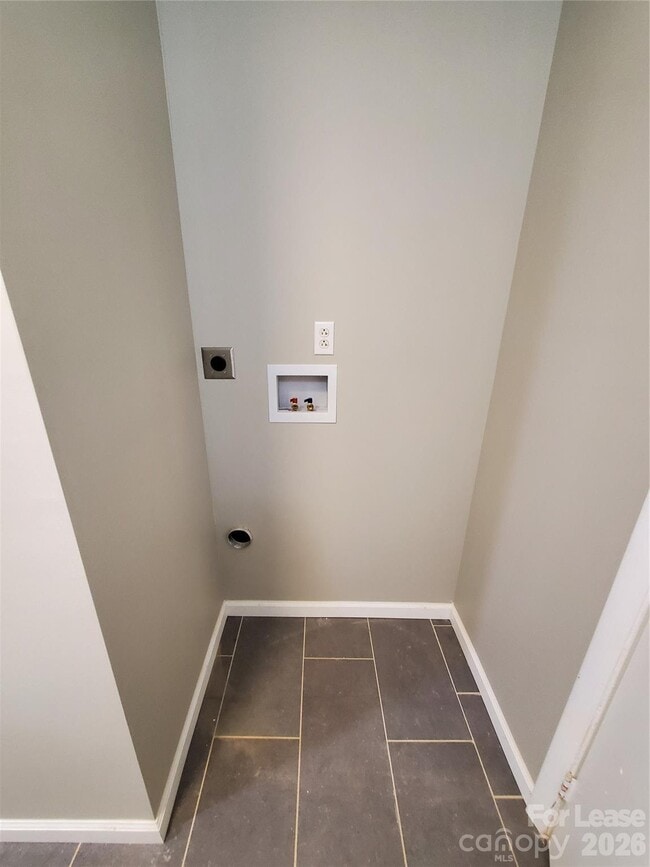 Building Photo - 1122 Rolling Ln