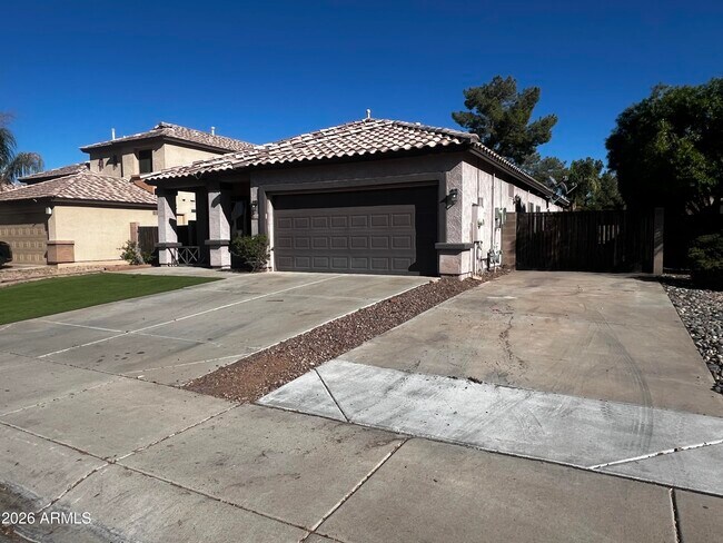 Building Photo - 1227 S Kendra St