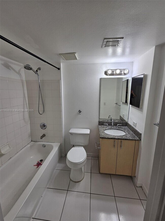 Building Photo - 2451 Centergate Dr
