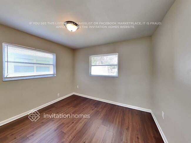 Building Photo - 1926 Valley Dr