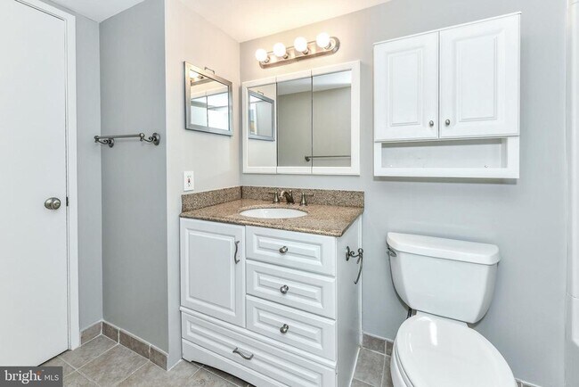 Building Photo - 900 N Stafford St