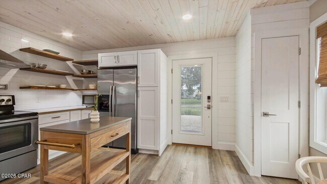 Building Photo - 307 Dolphin Dr