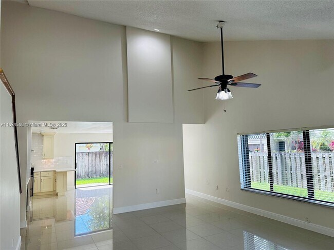 Building Photo - 15038 SW 89th Ter Rd