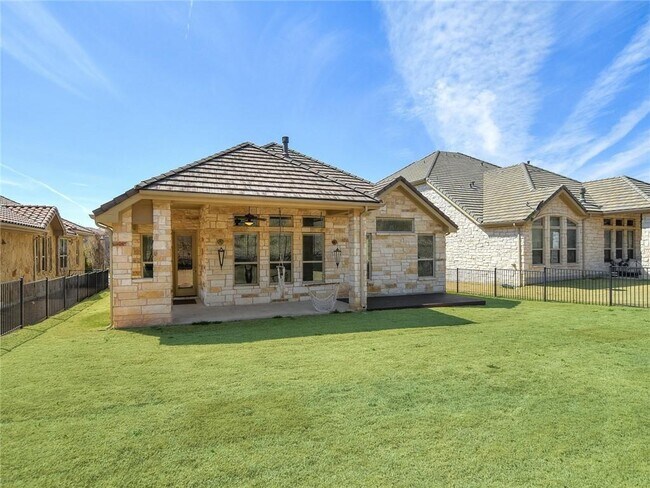 Building Photo - 305 Maxwell Way