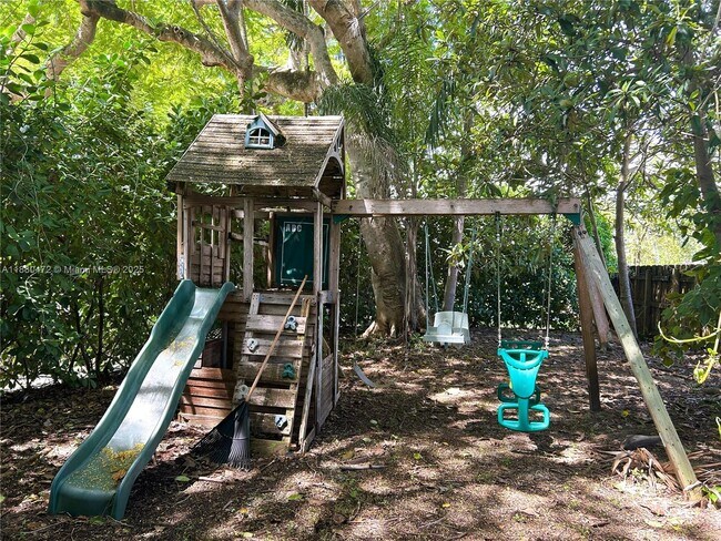 Building Photo - 6395 SW 42nd Terrace