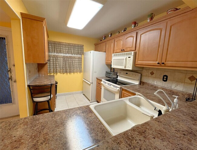 Building Photo - 9501 Seagrape Dr