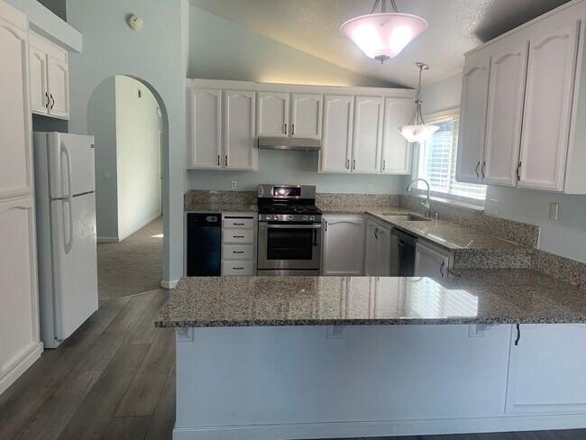 Building Photo - Beautifully Maintained Fairfield Home is A...